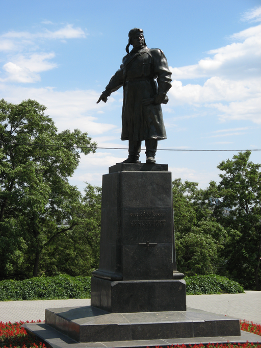 Памятник Хользунову)